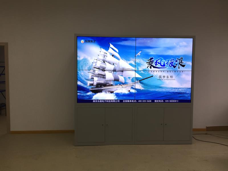 扬州艾博白云电气技术公司55寸2*2拼接屏项目