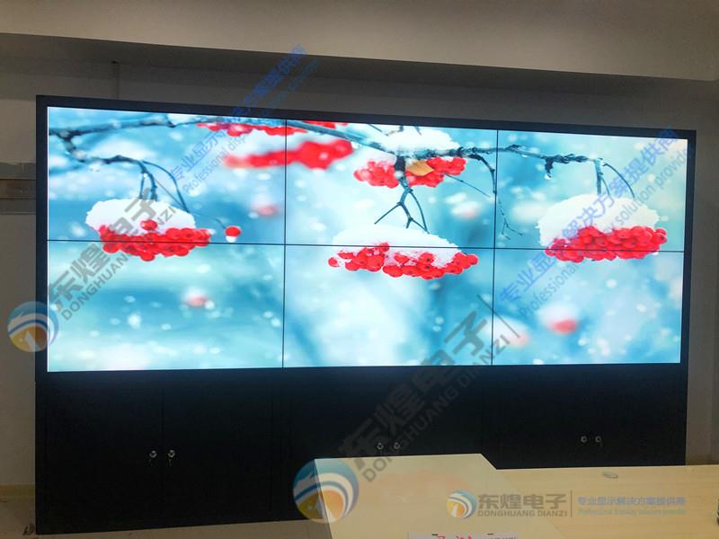 连云港郁洲街道服务中心55寸3.5mm拼缝2*3液晶拼接屏项目
